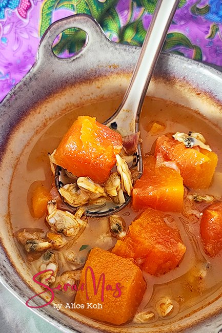 Papaya Soup with Clams